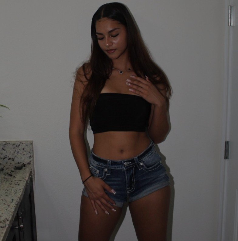 Capa do video Novinha morena vazada no boquete amador
