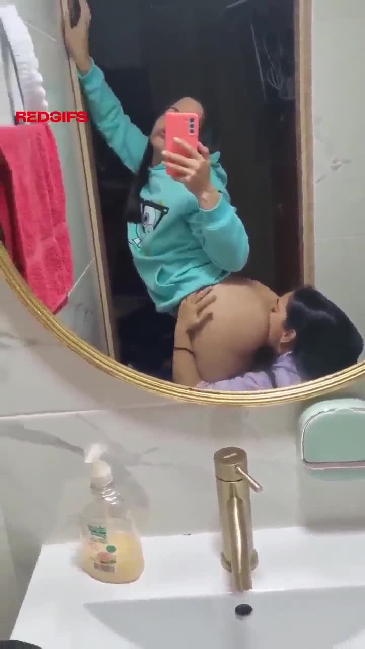 Capa do video vazado novinha chupando o cuzinho da amiga