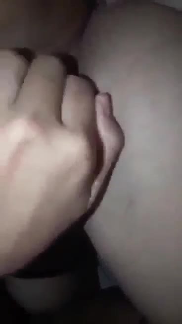 Capa do video Vazou nudes de novinha peituda se exibindo e tocando sua buceta